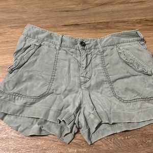 🟡🟡TNA mint green shorts size 4